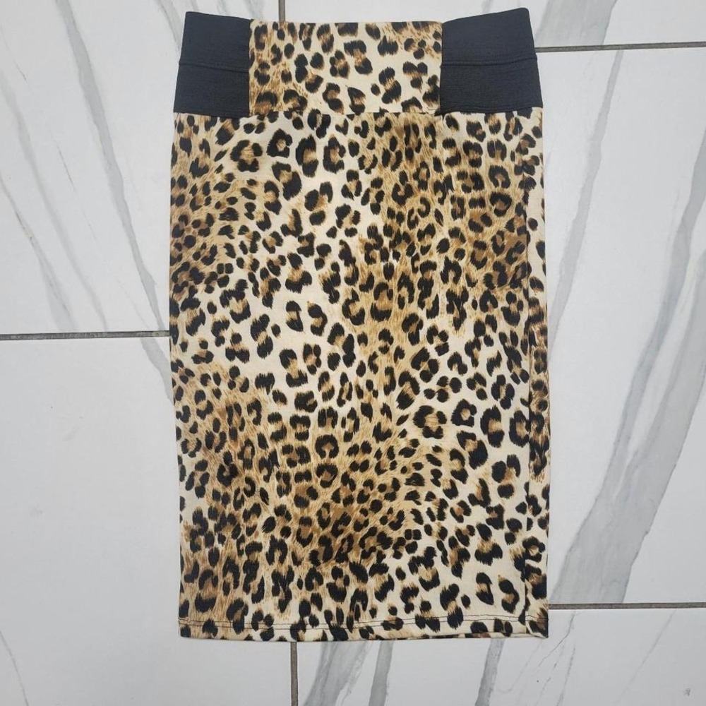 y2k nwt leopard print bodycon skirt with fold over waistband.